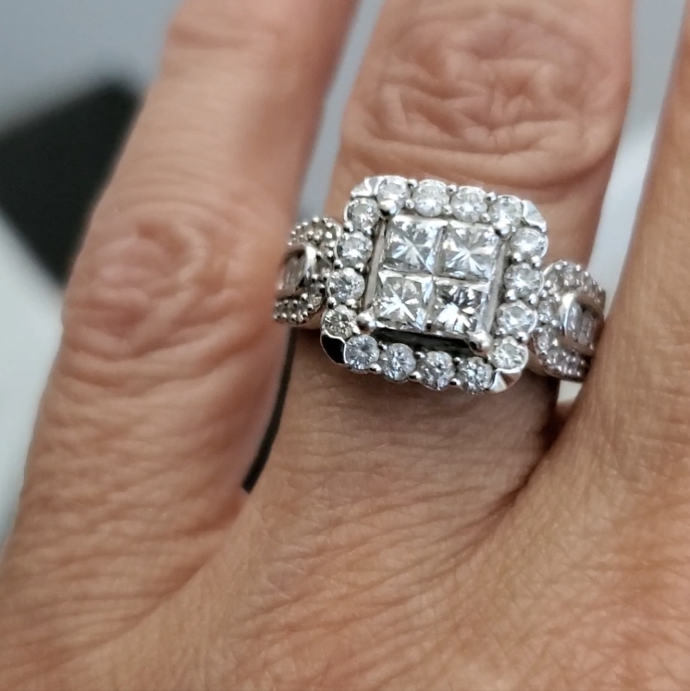 Diamonds Ring